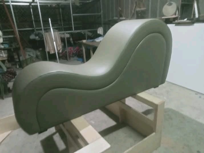 Classic S-wave Tantra Couch - Image 5