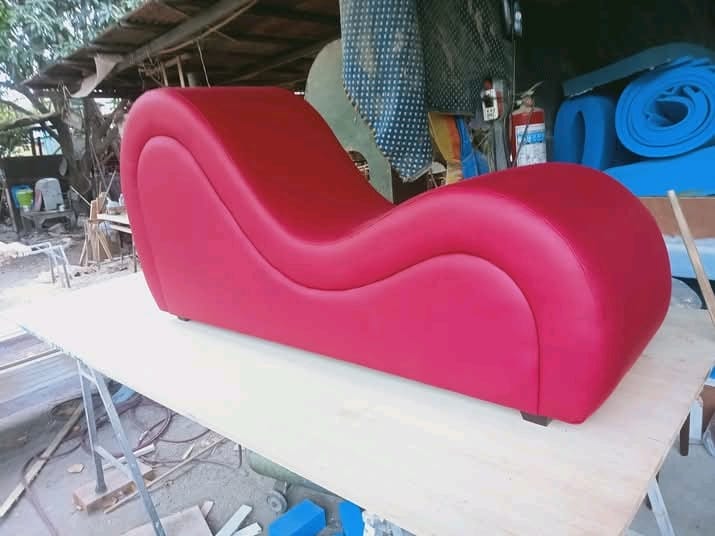 Classic S-wave Tantra Couch - Image 6