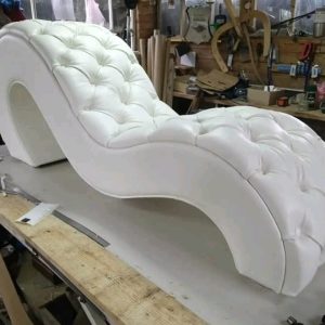 Full Tufted Chester Tantra Couch